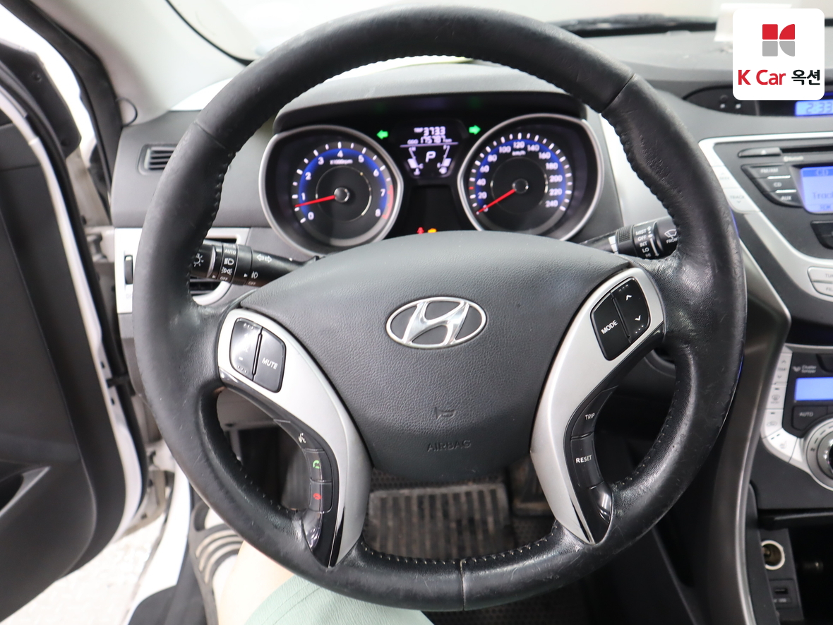Hyundai Elantra 2012 - Image 10