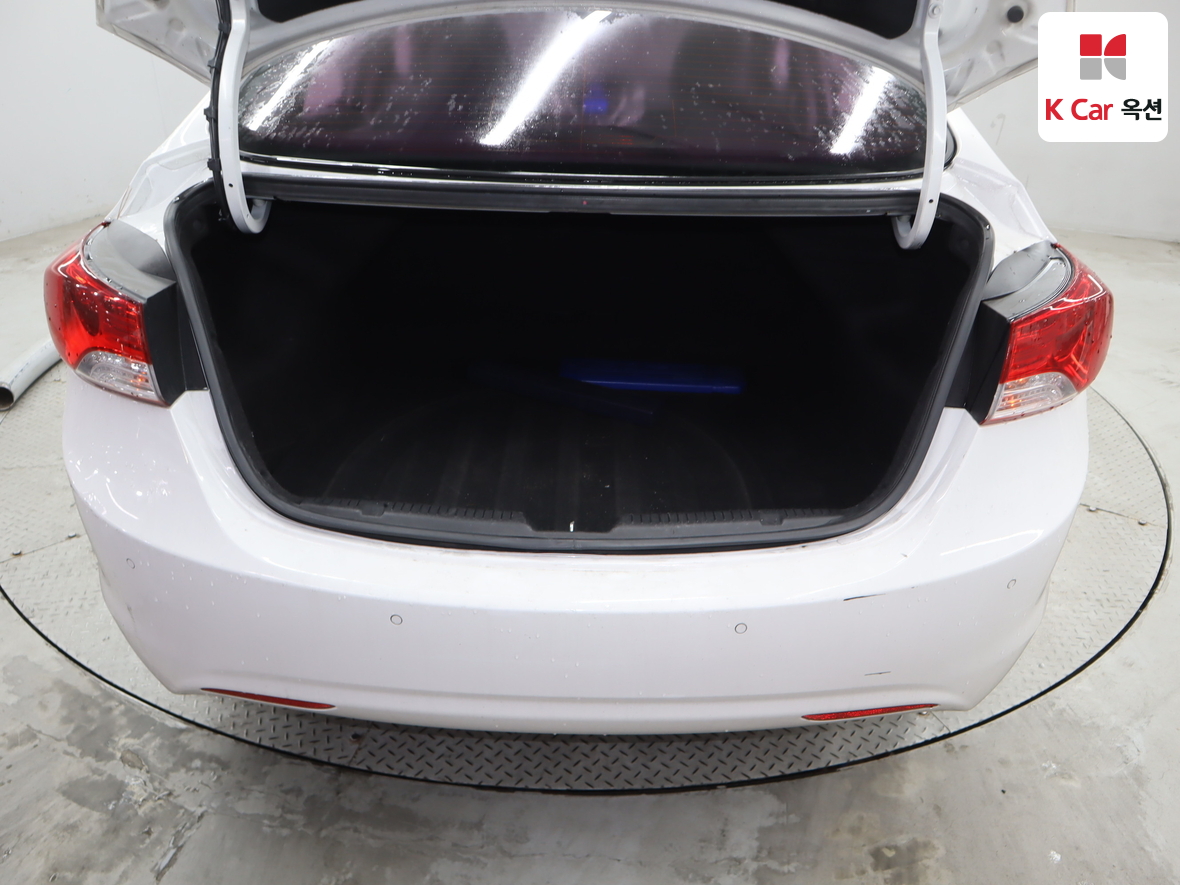 Hyundai Elantra 2012 - Image 26