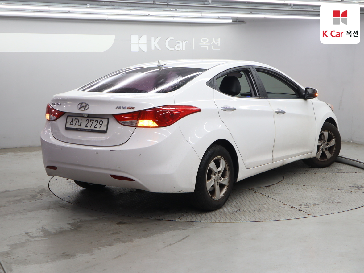Hyundai Elantra 2012 - Image 2