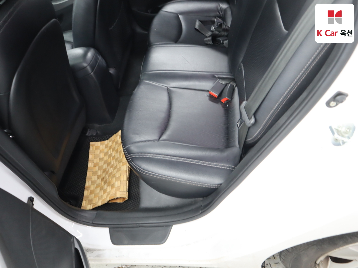 Hyundai Elantra 2012 - Image 24