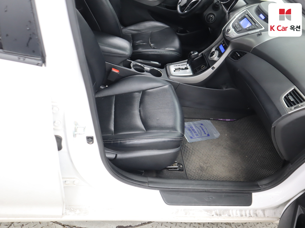 Hyundai Elantra 2012 - Image 30