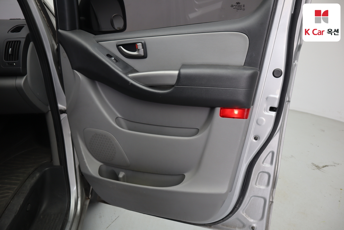 Hyundai Grand Starex - 22