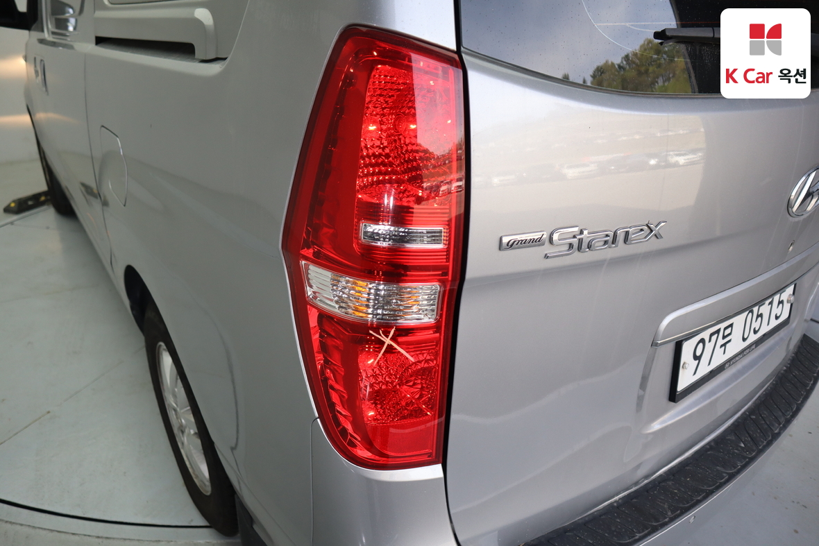 Hyundai Grand Starex - 34