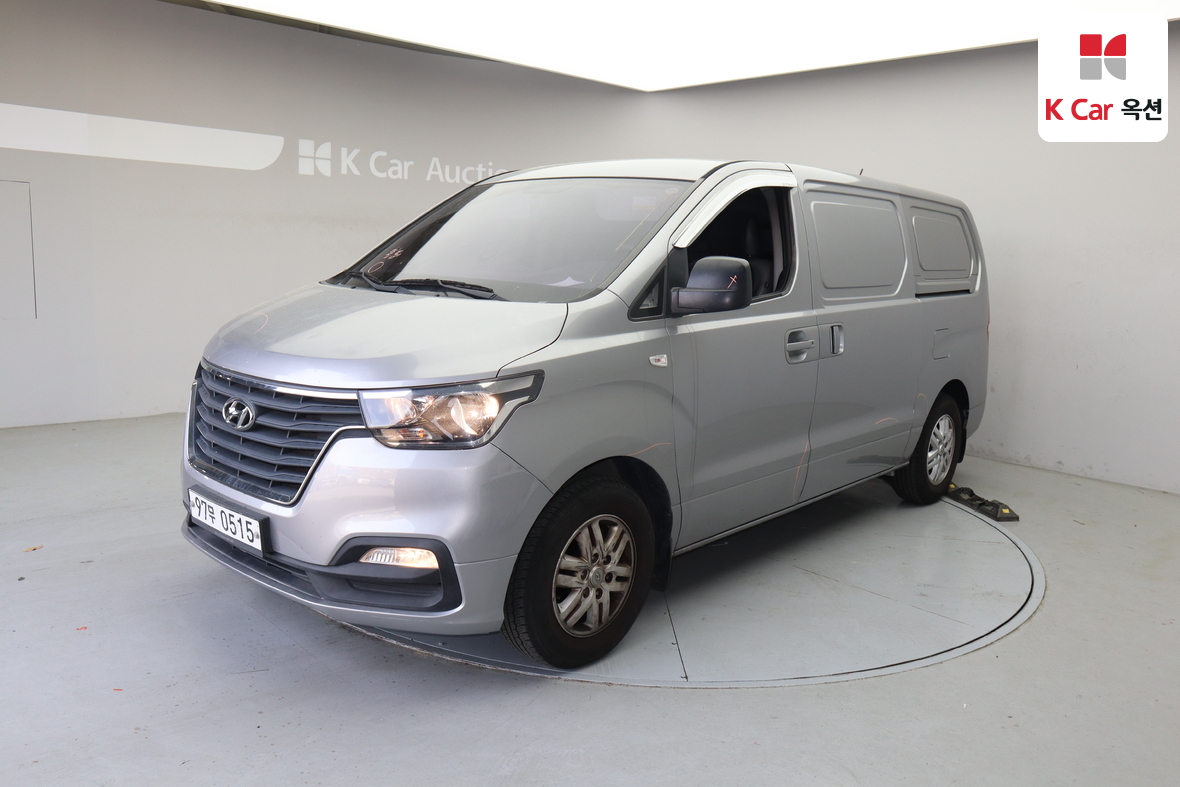 Hyundai Grand Starex - 1