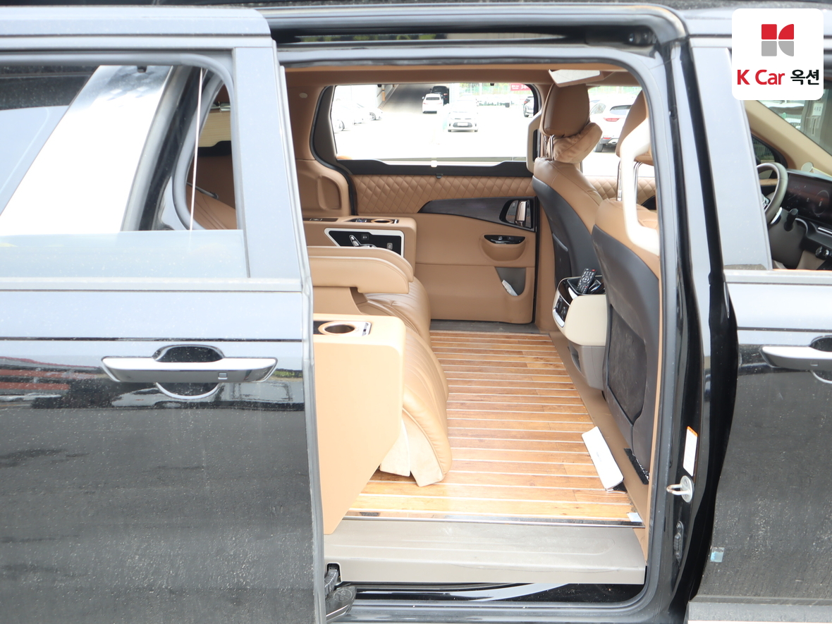 Kia Carnival - 27