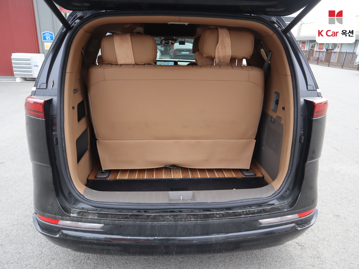 Kia Carnival - 24