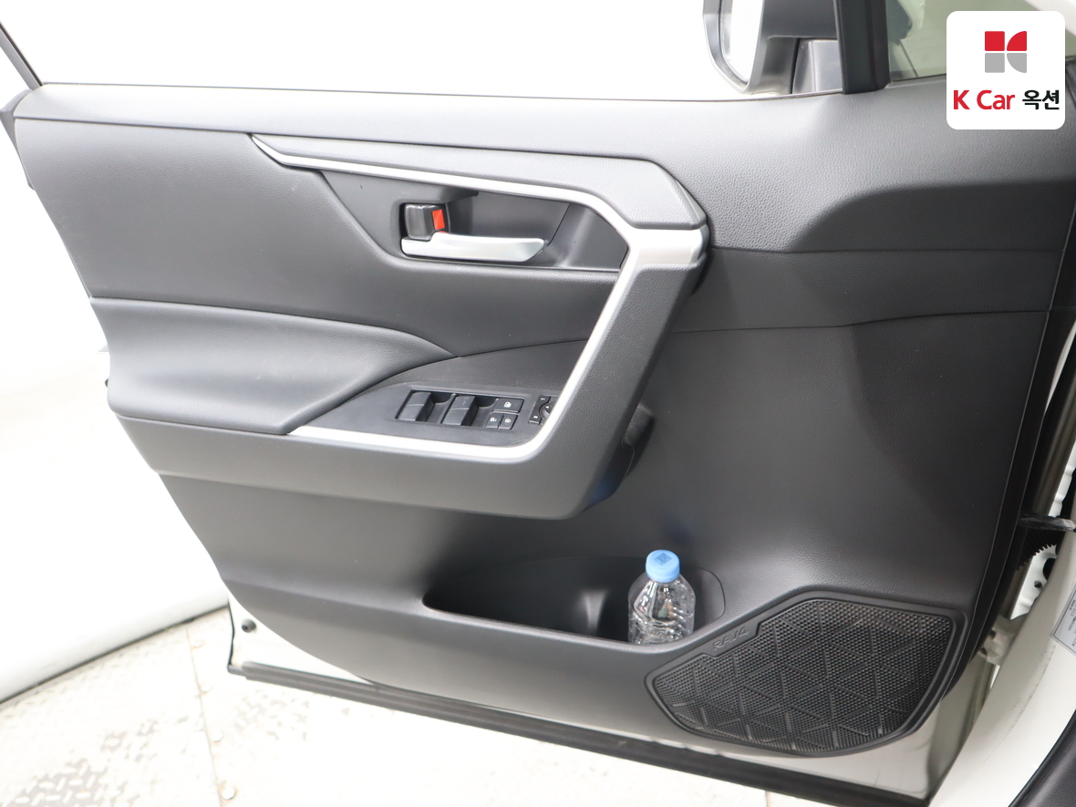TOYOTA RAV4 - 8