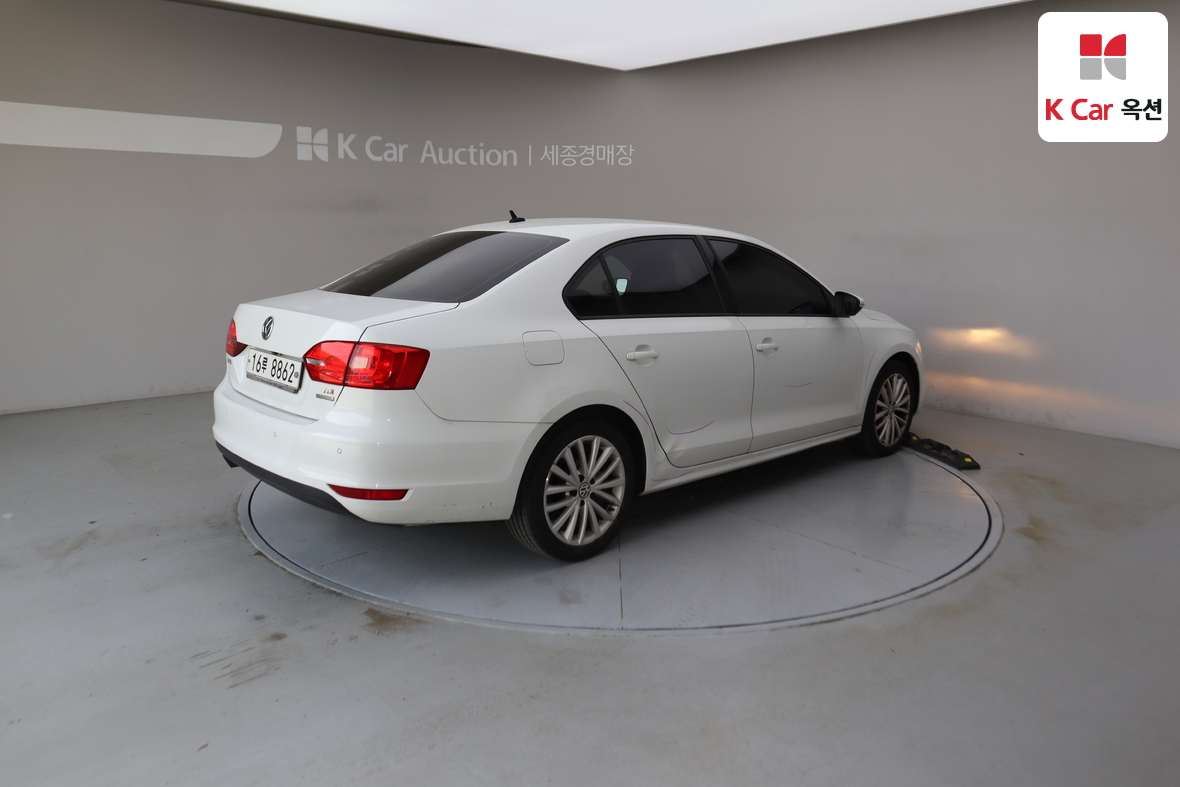 Volkswagen Jetta - 2