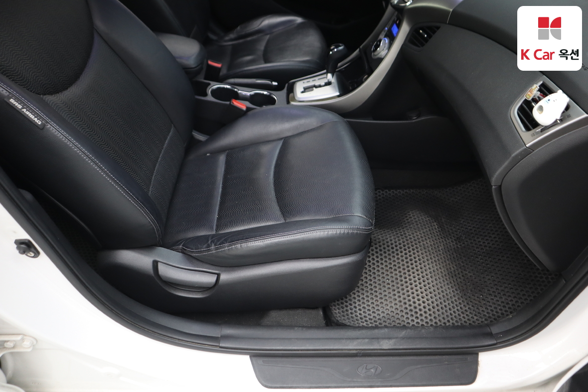 Hyundai Elantra - 27