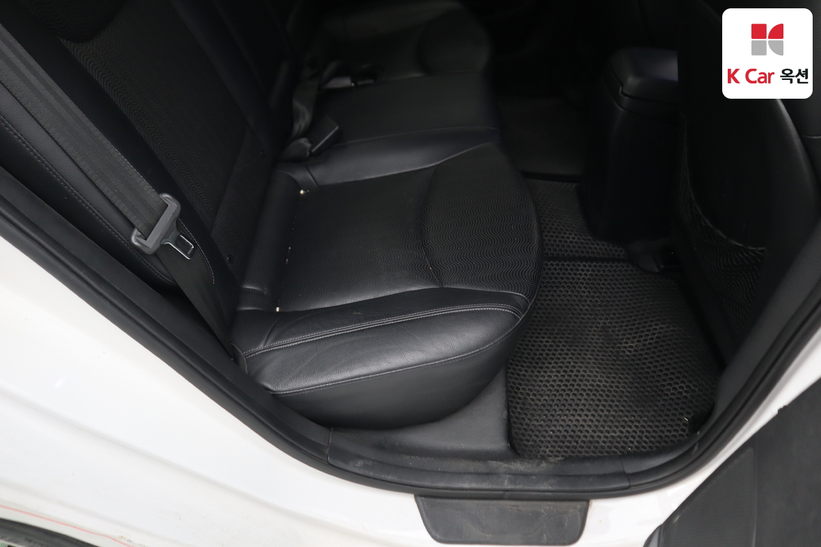 Hyundai Elantra - 25