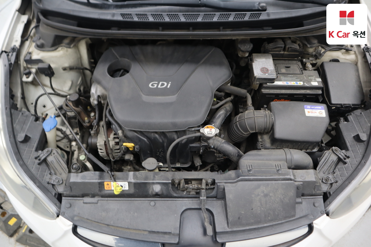 Hyundai Elantra - 30
