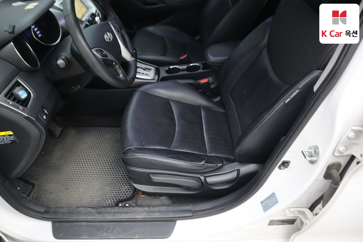 Hyundai Elantra - 18