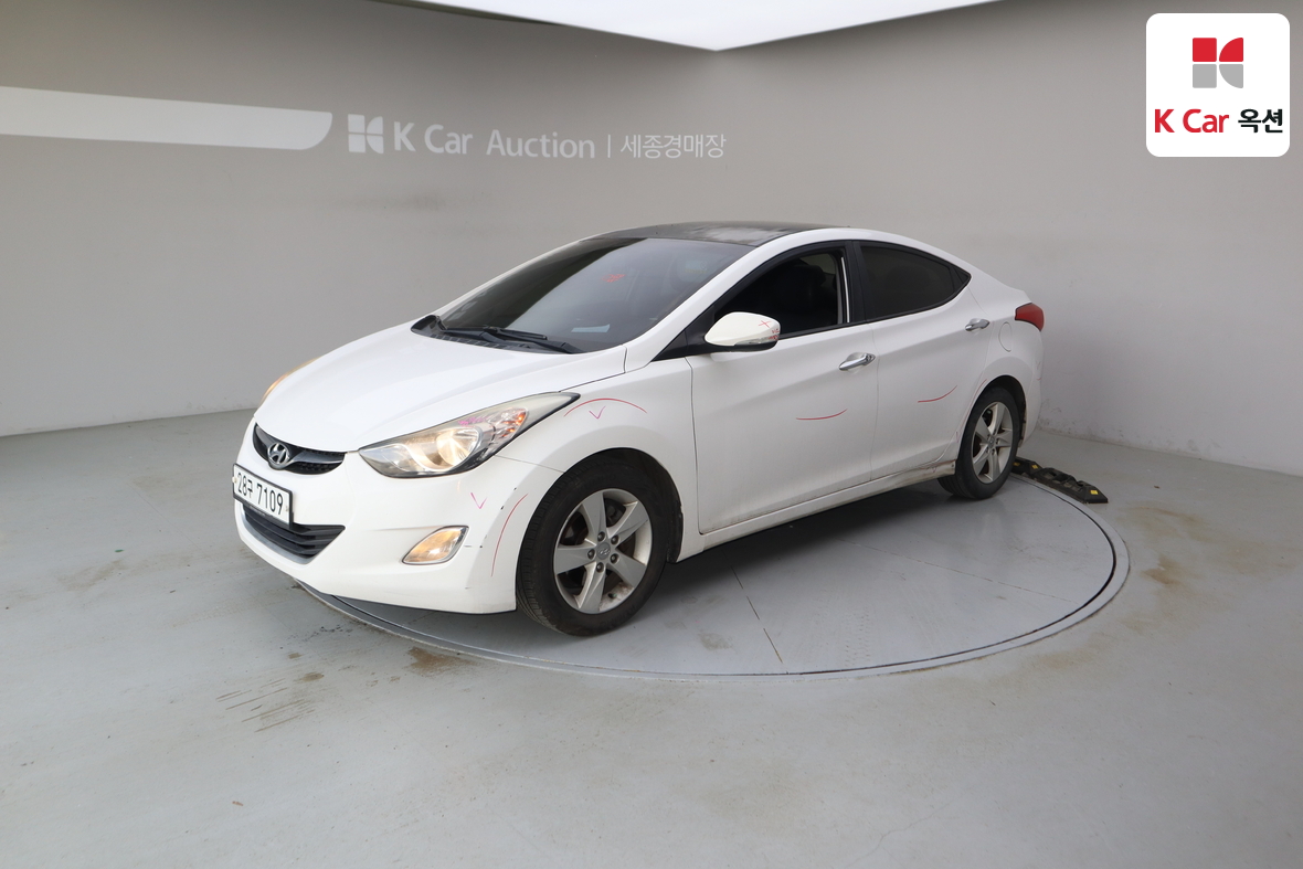 Hyundai Elantra - 1