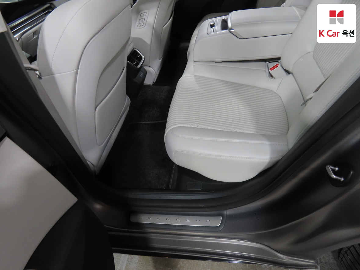 Hyundai AZERA 2023 - Image 24