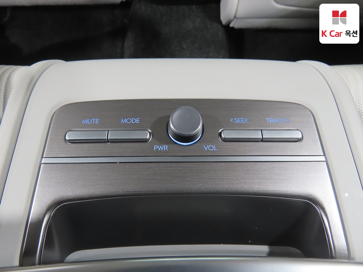 Hyundai AZERA 2023 - Image 25