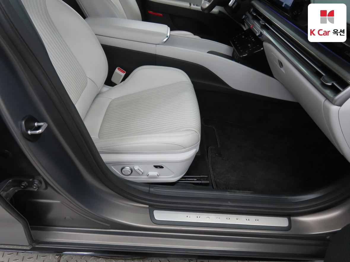 Hyundai AZERA 2023 - Image 32