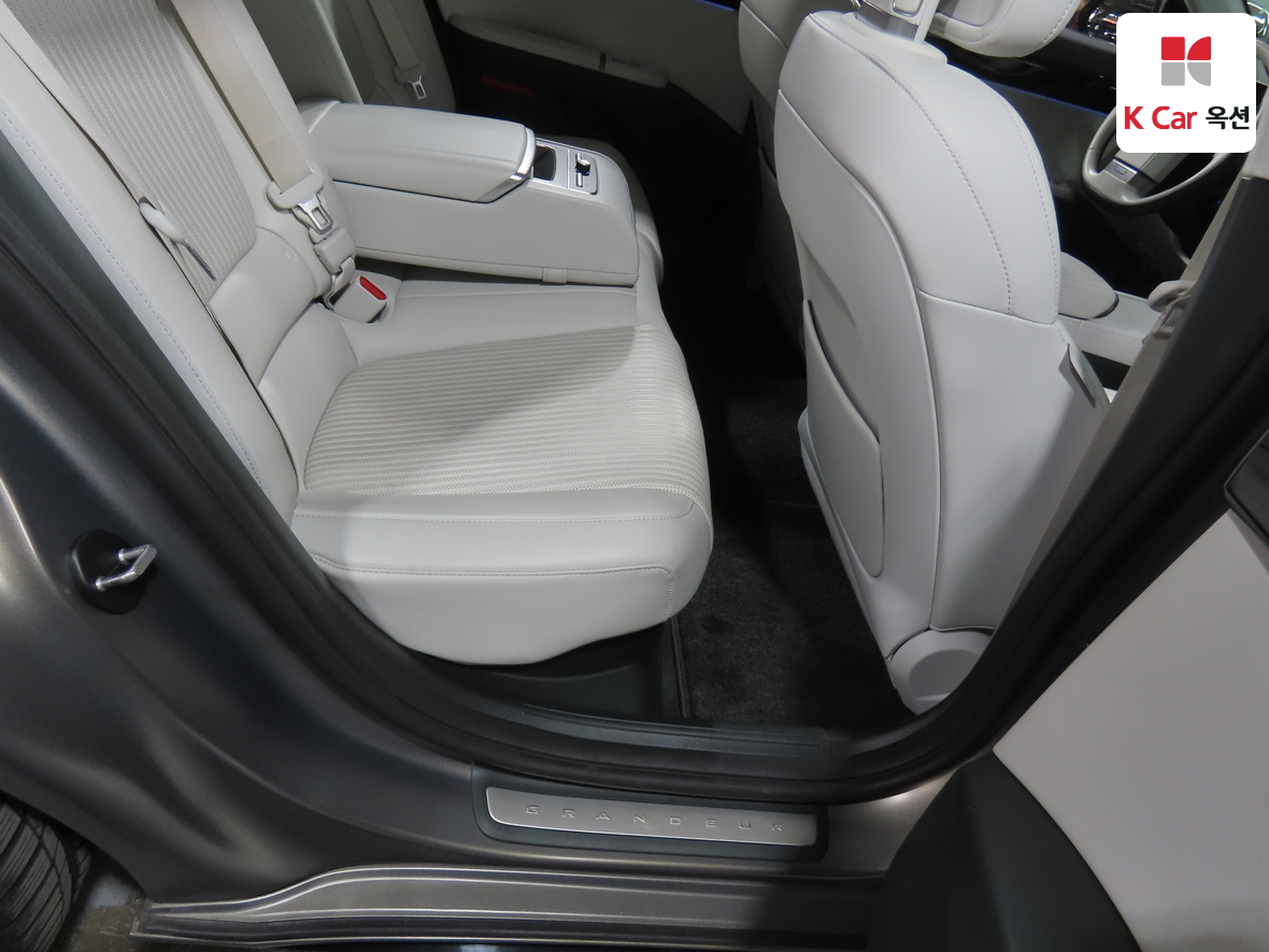 Hyundai AZERA 2023 - Image 30