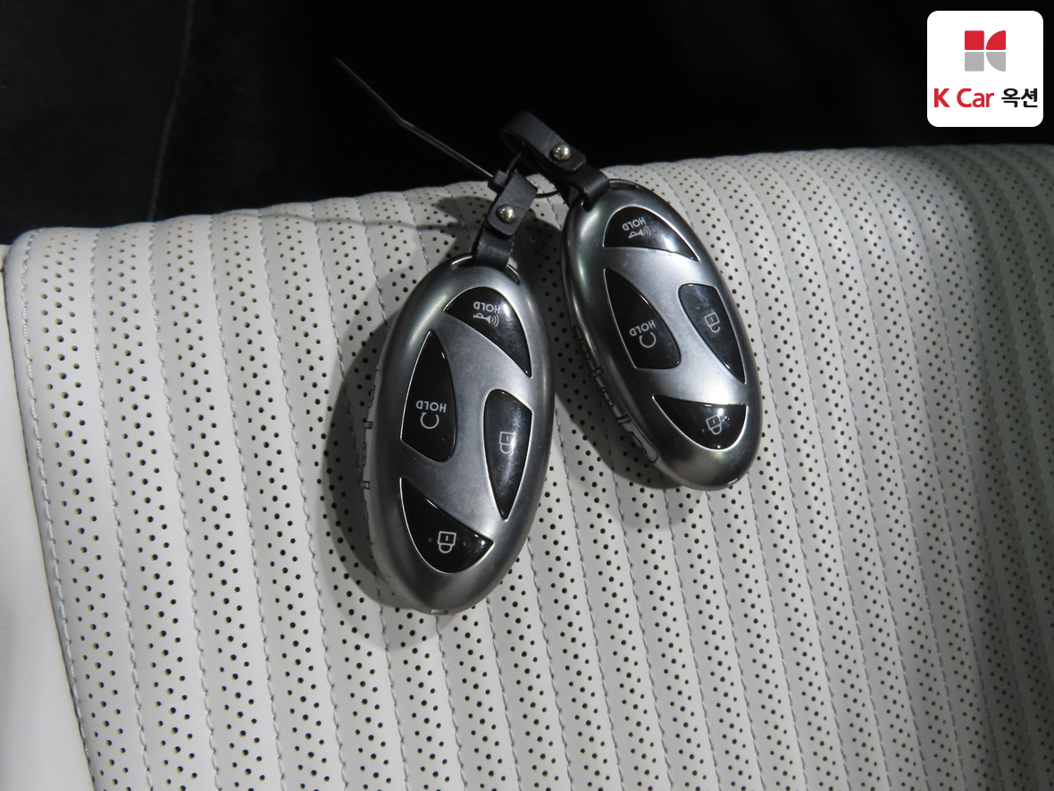 Hyundai AZERA 2023 - Image 16