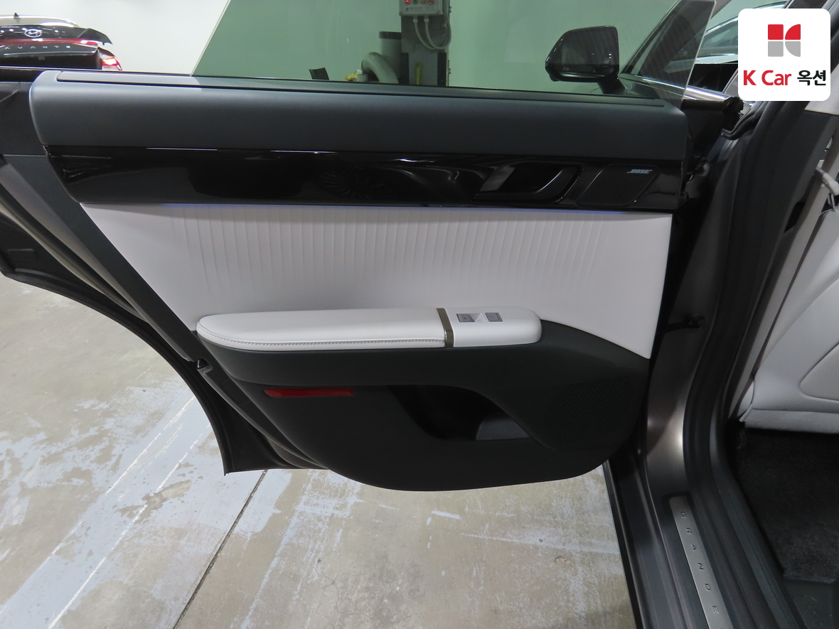 Hyundai AZERA 2023 - Image 23