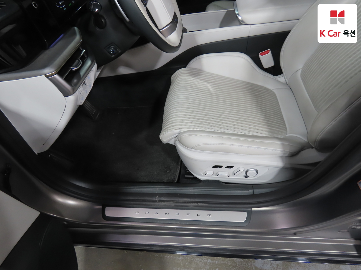 Hyundai AZERA 2023 - Image 19