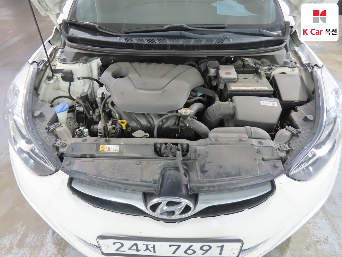 Hyundai Elantra 2012 - Image 32