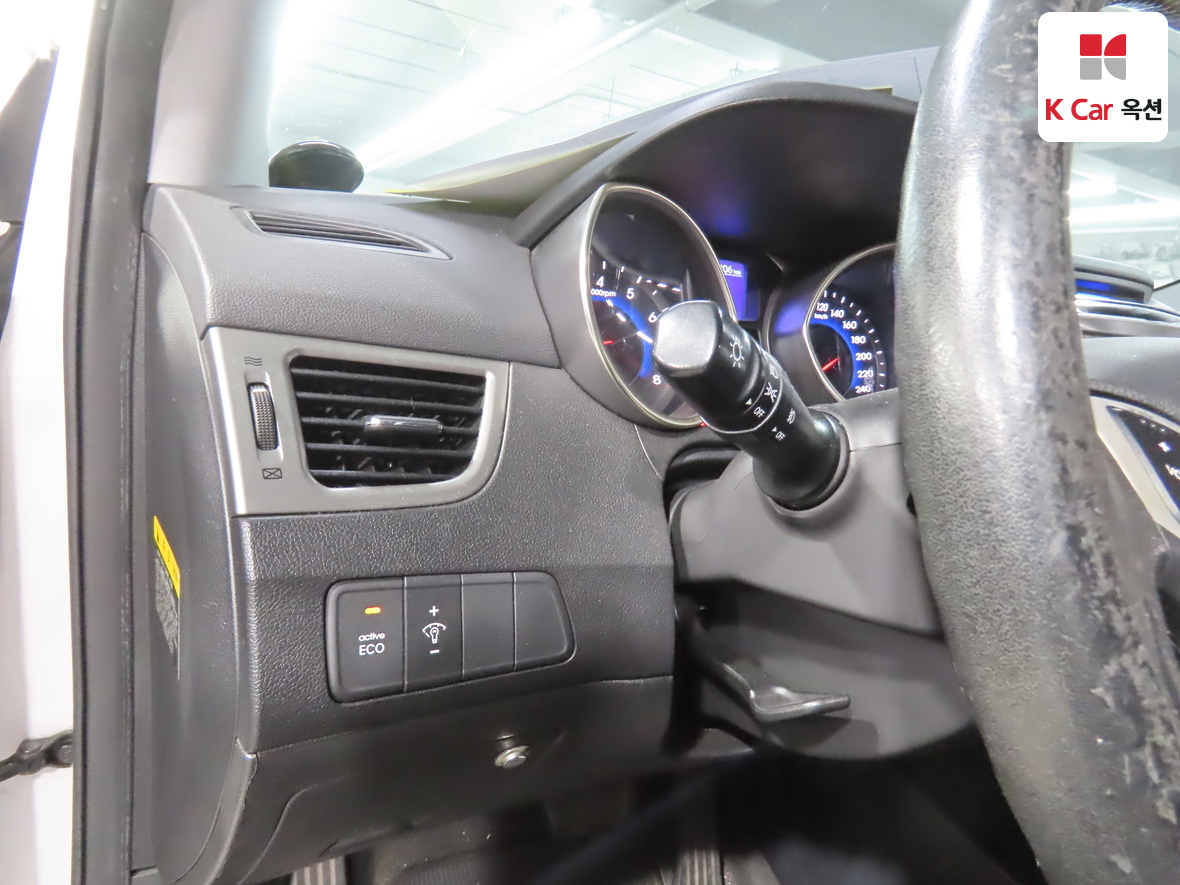 Hyundai Elantra 2012 - Image 9