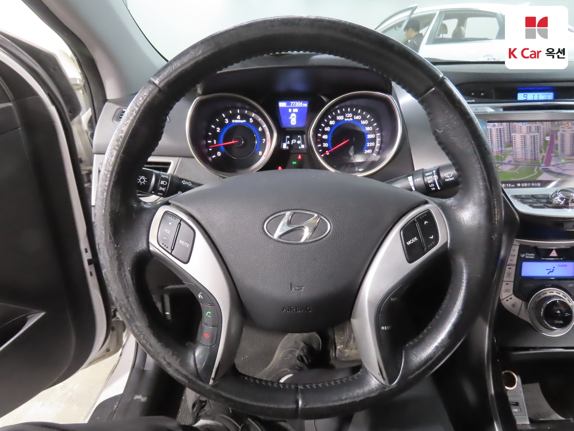Hyundai Elantra 2012 - Image 10