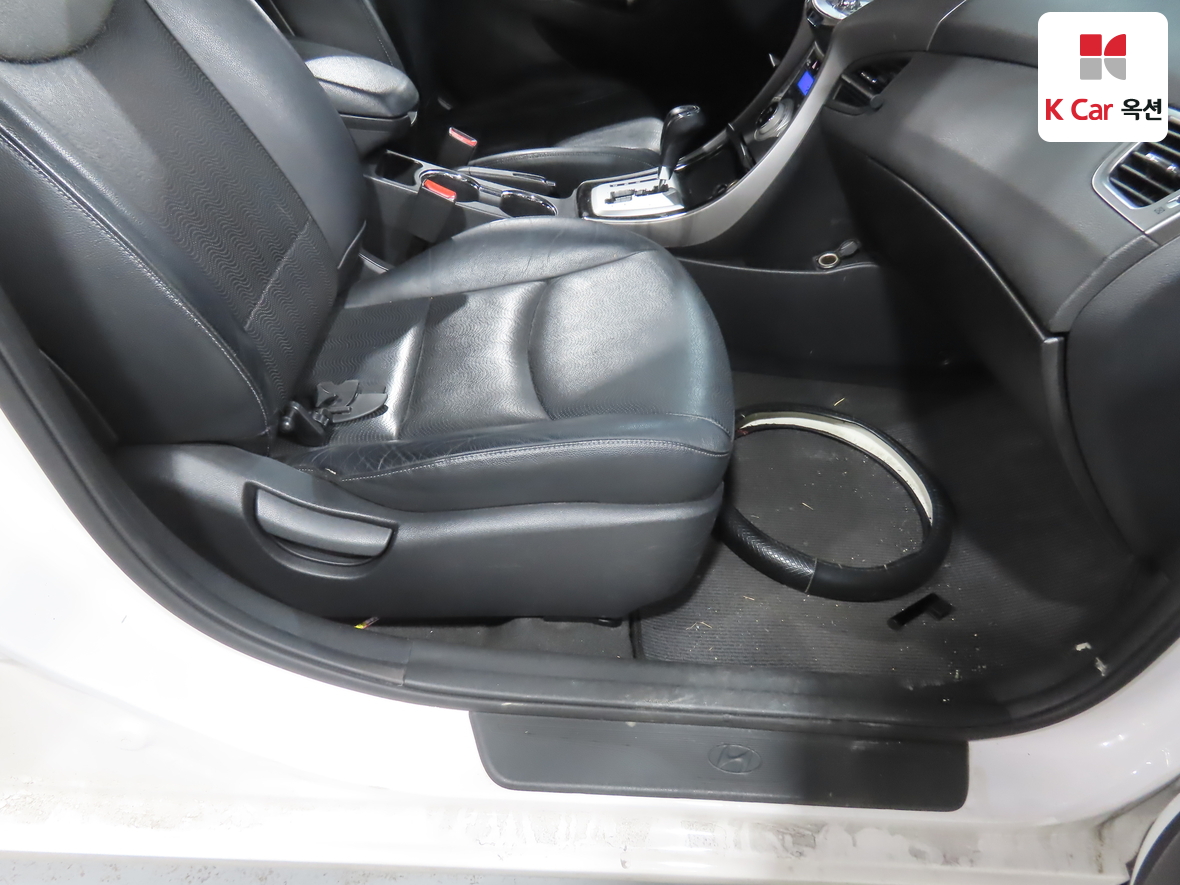 Hyundai Elantra 2012 - Image 29
