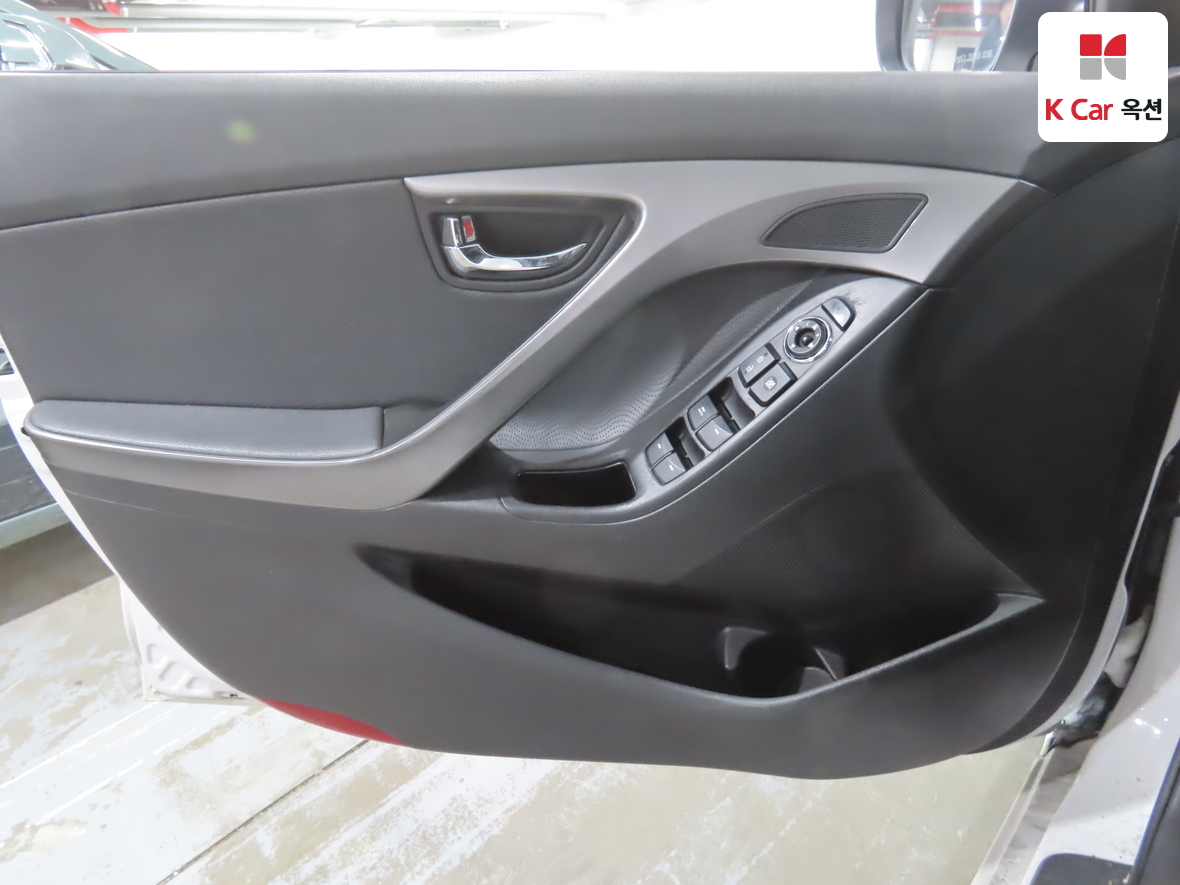 Hyundai Elantra 2012 - Image 8