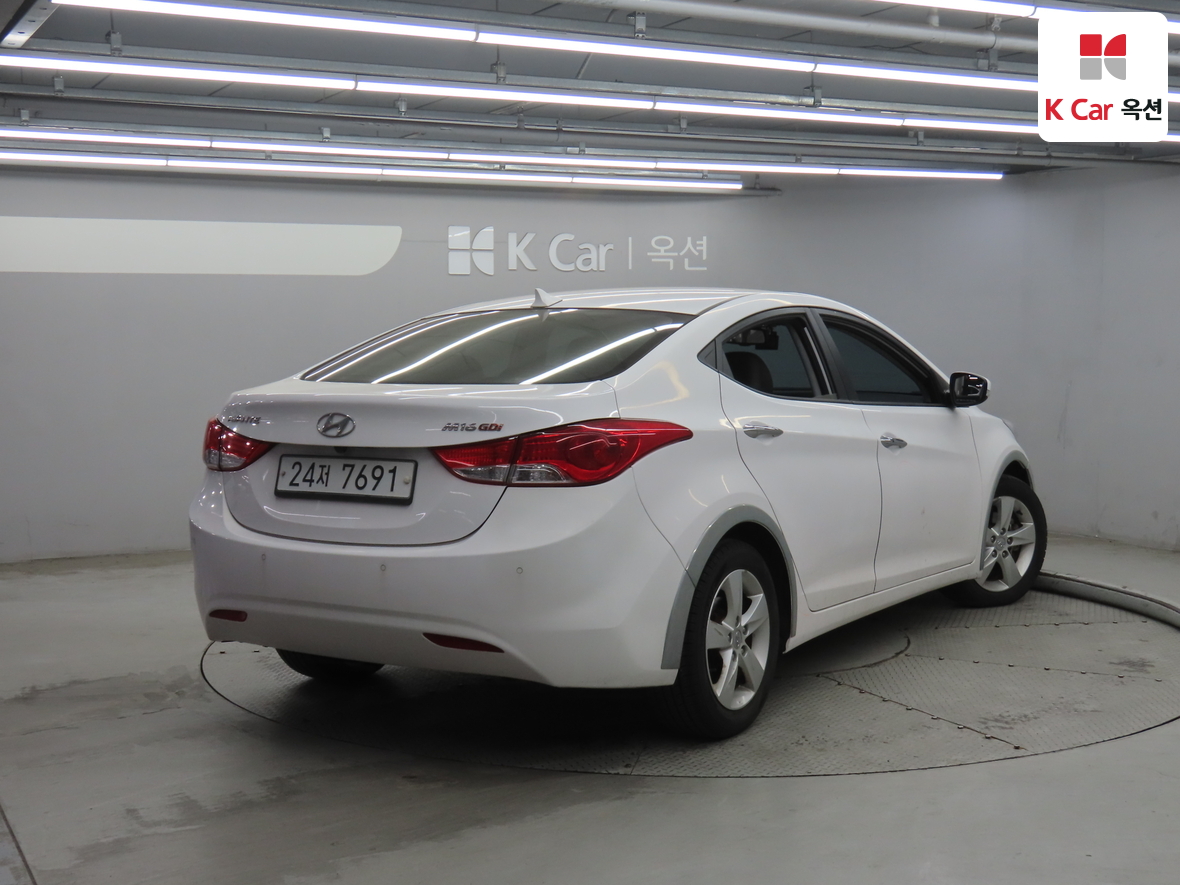 Hyundai Elantra 2012 - Image 2