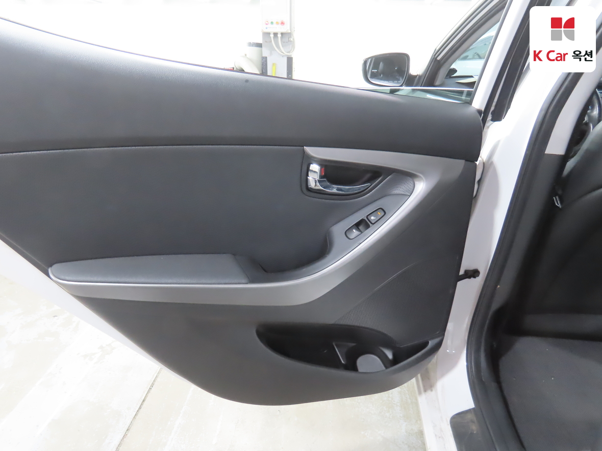 Hyundai Elantra 2012 - Image 22