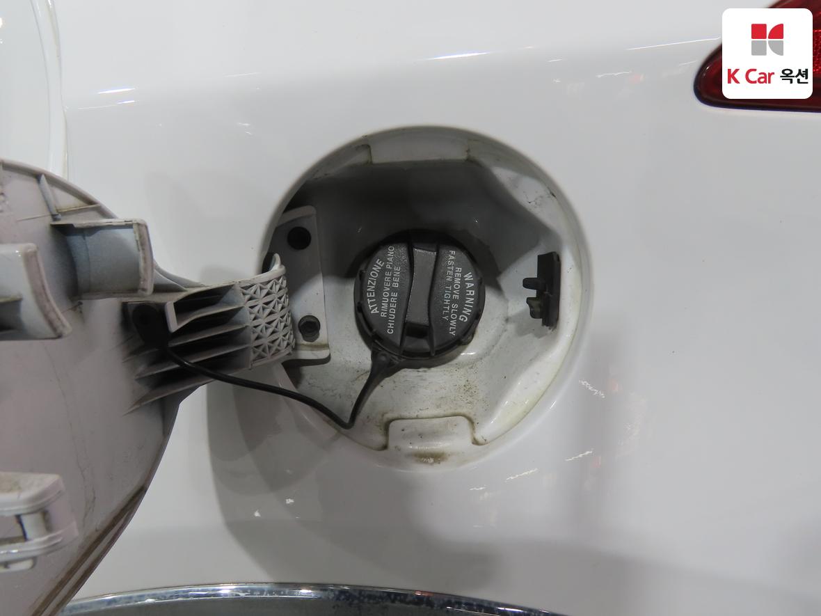 Hyundai Elantra 2012 - Image 24