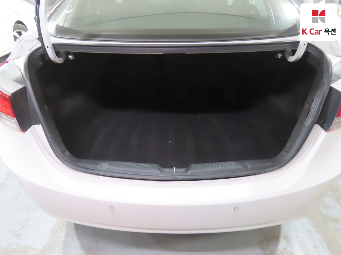 Hyundai Elantra 2012 - Image 25