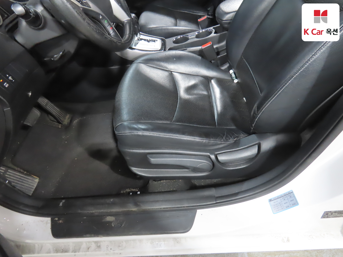 Hyundai Elantra 2012 - Image 18