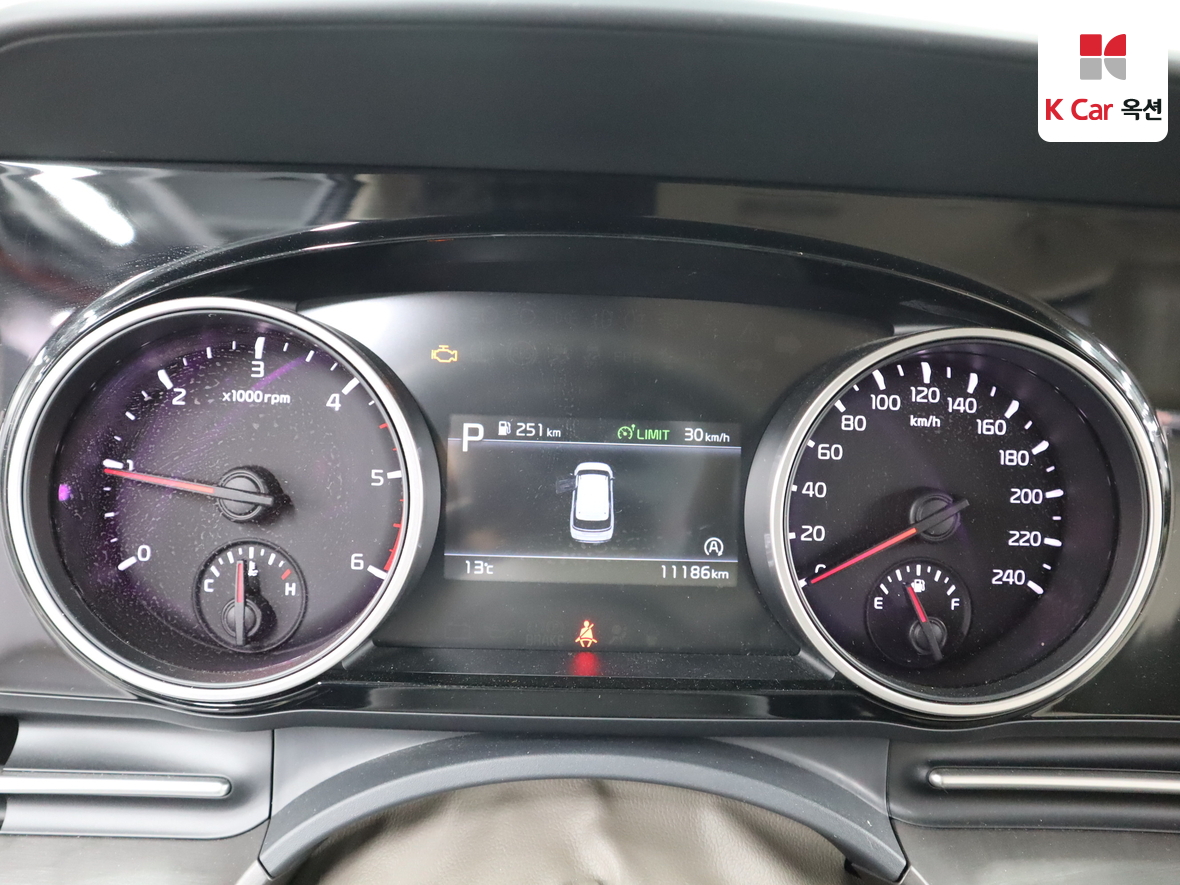 كيا كارنيفال 2021 - صورة 5