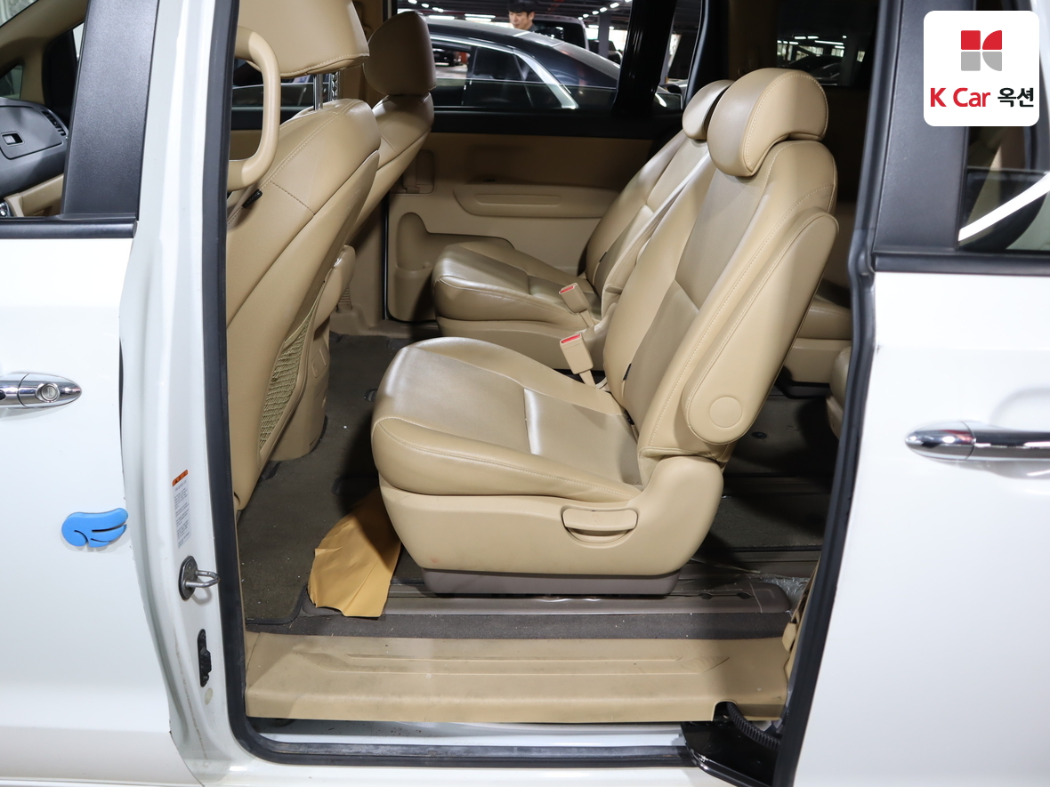 Kia New Carnival - 23