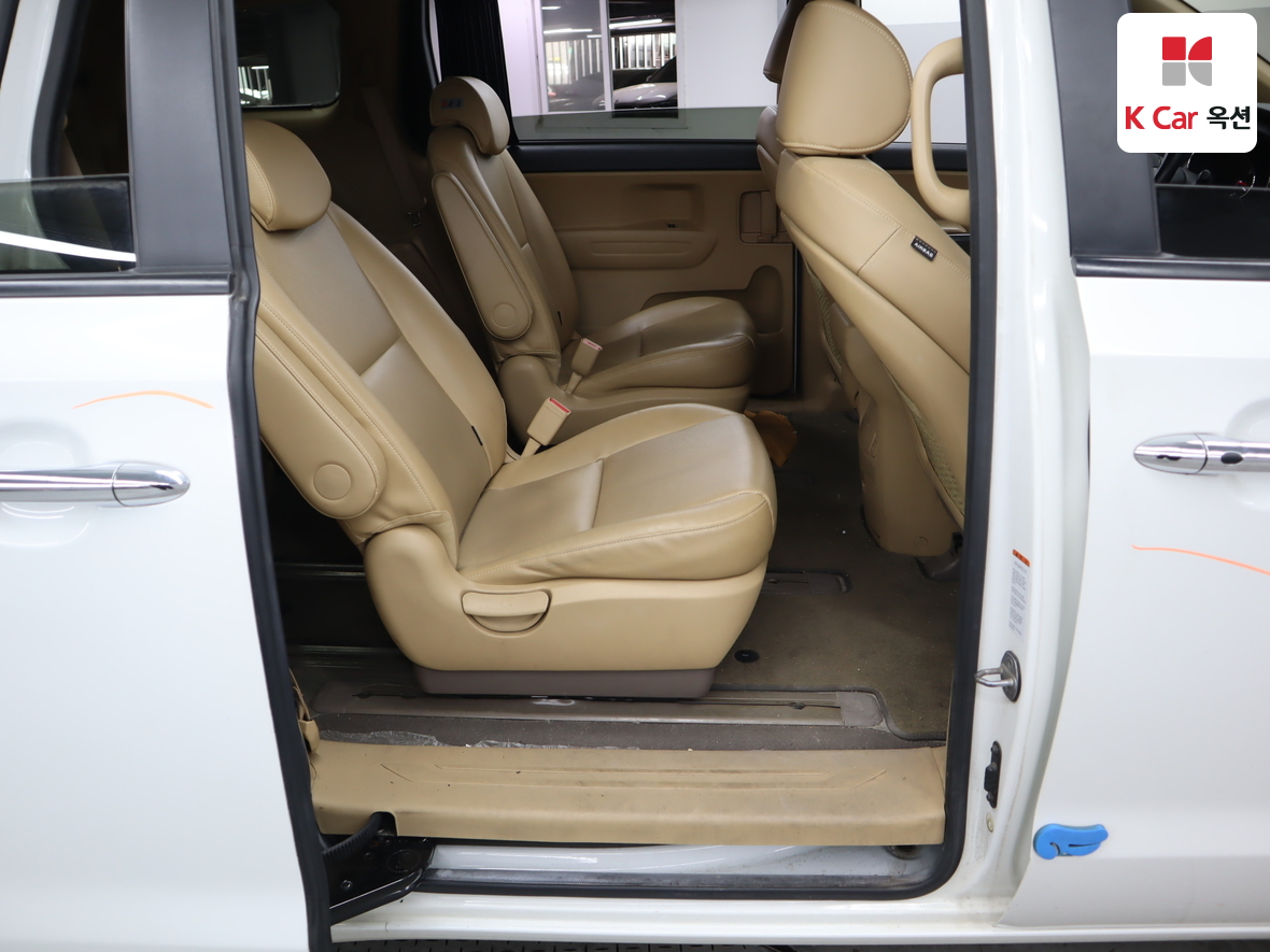 Kia New Carnival - 27