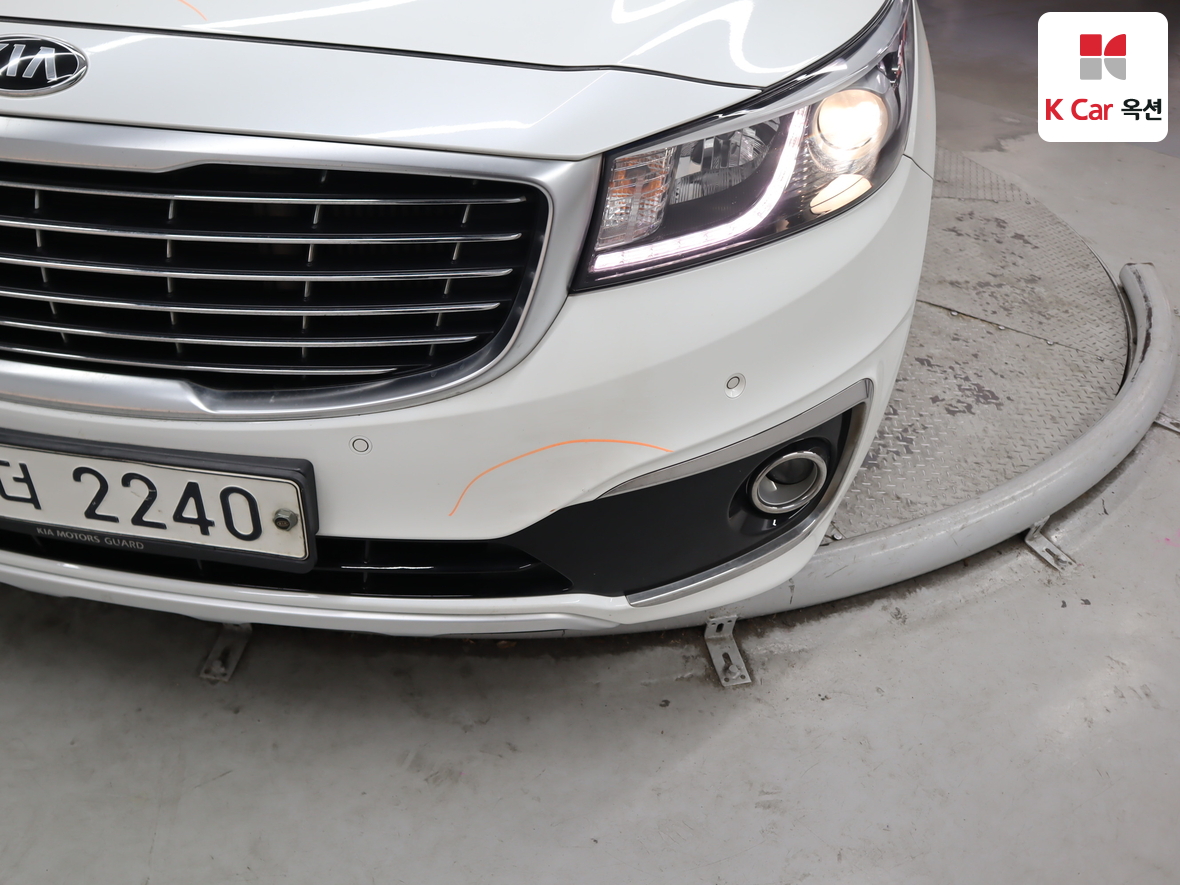 Kia New Carnival - 35
