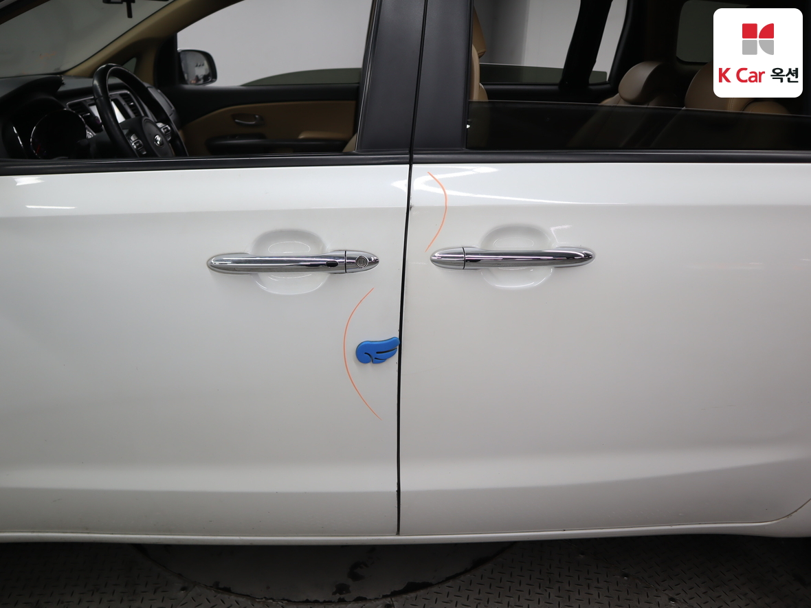 Kia New Carnival - 38