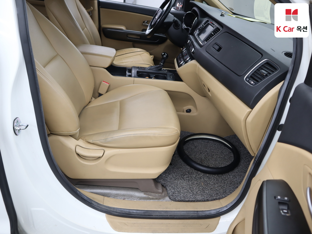 Kia New Carnival - 29