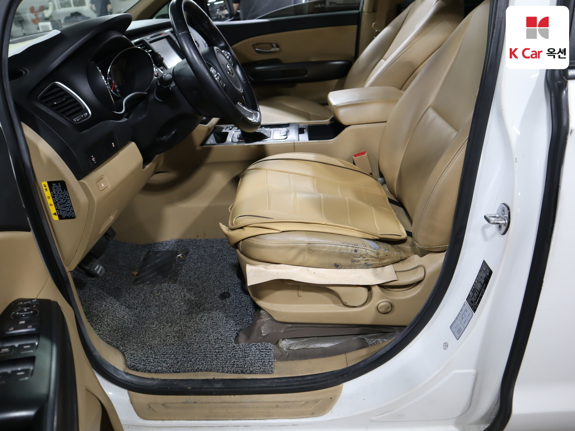 Kia New Carnival - 18