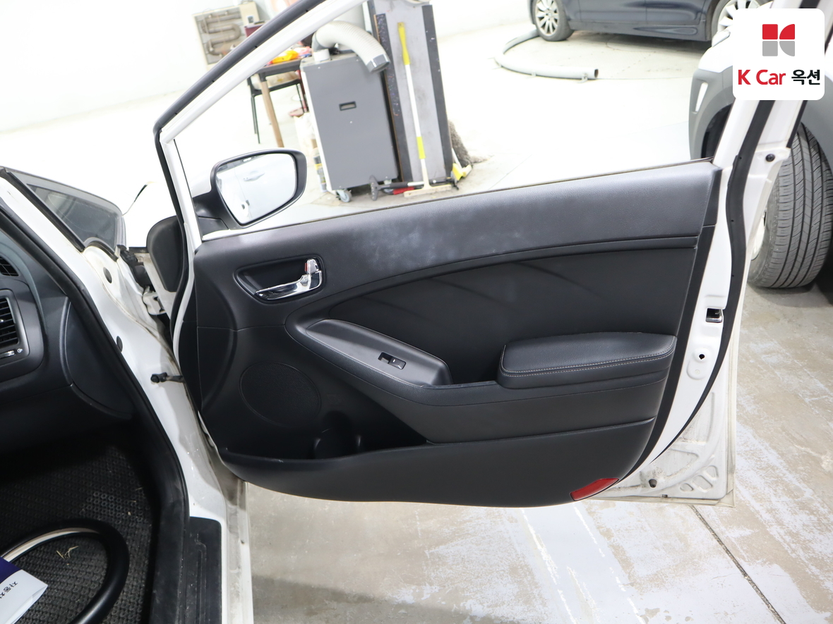 Kia K3 2013 - Image 29