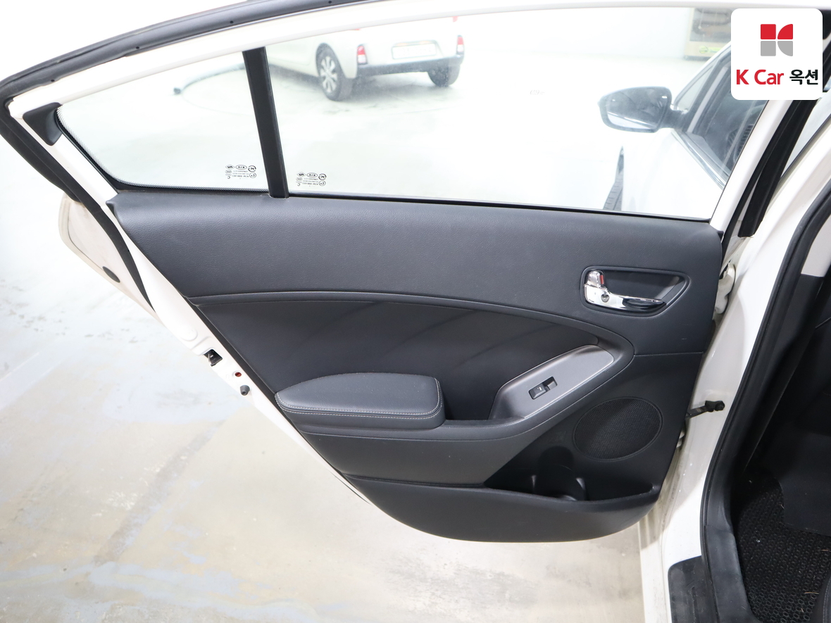 Kia K3 2013 - Image 23