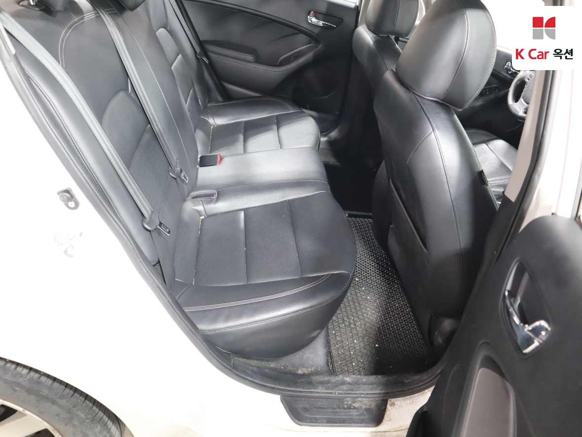 Kia K3 2013 - Image 28