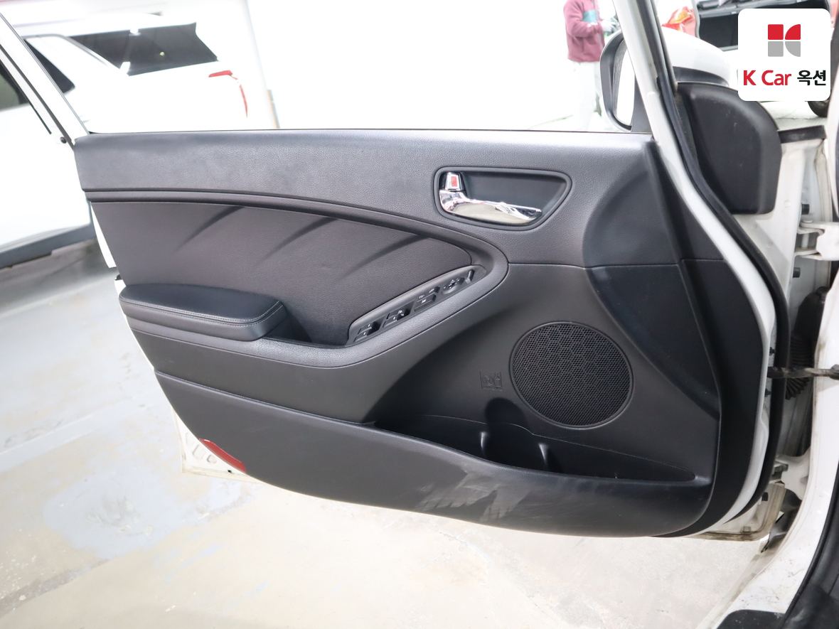 Kia K3 2013 - Image 8