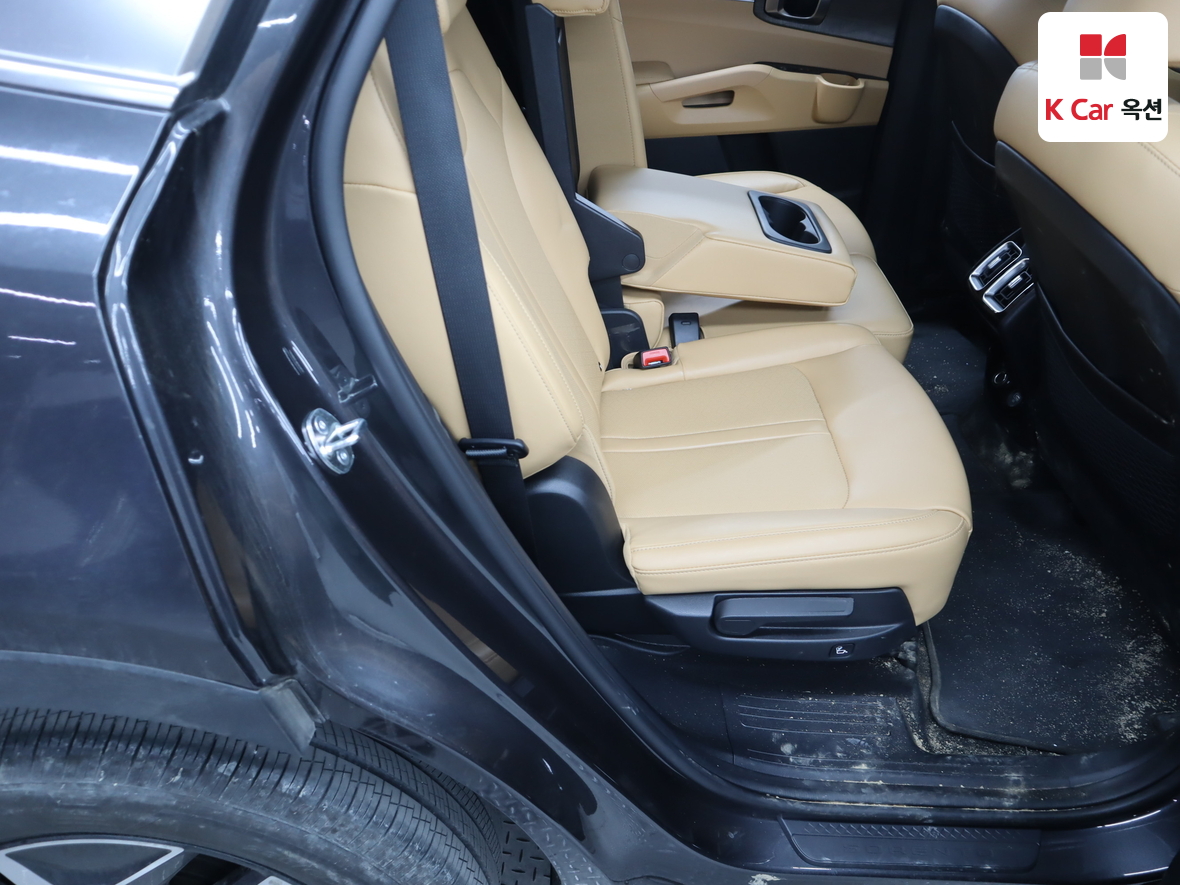 كيا سورينتو 2023 - صورة 28