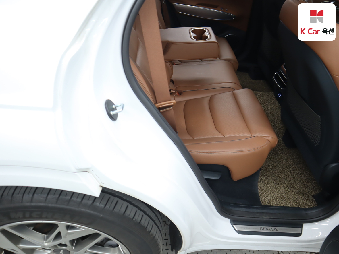 جينيسيس GV70 2023 - صورة 28