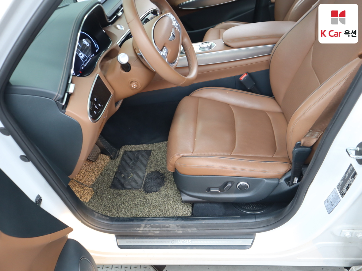 جينيسيس GV70 2023 - صورة 18