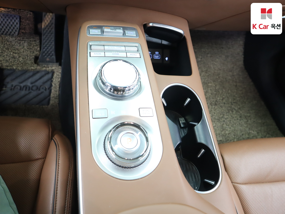 جينيسيس GV70 2023 - صورة 16