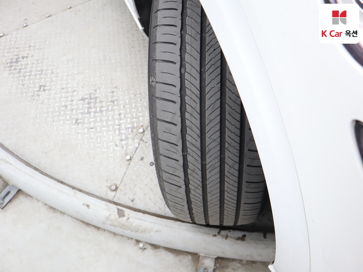 جينيسيس GV70 2023 - صورة 32